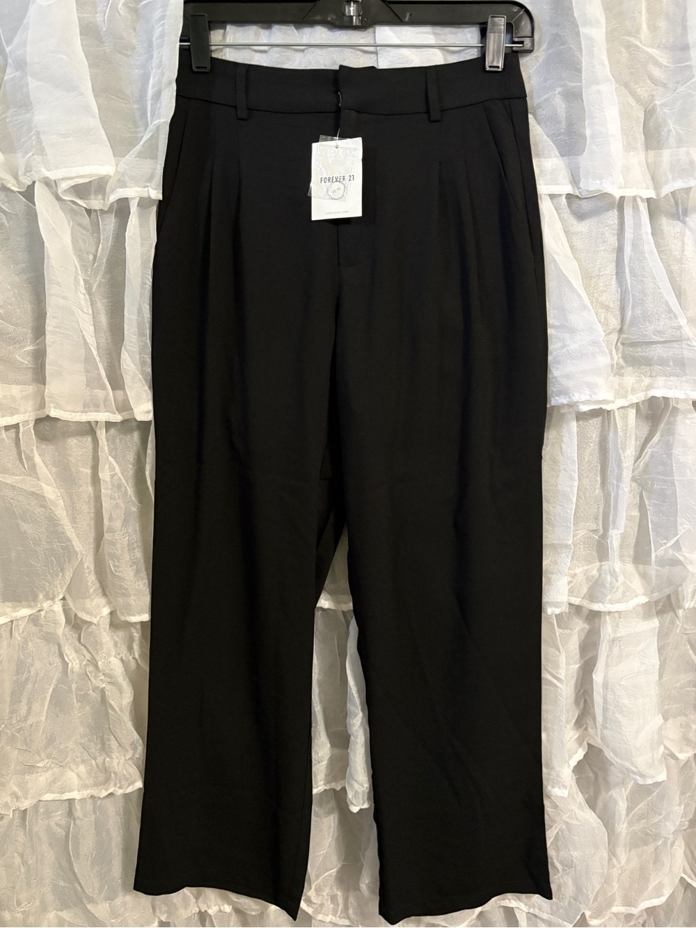 Forever 21 Womenâs Black Pleated Dress Pants